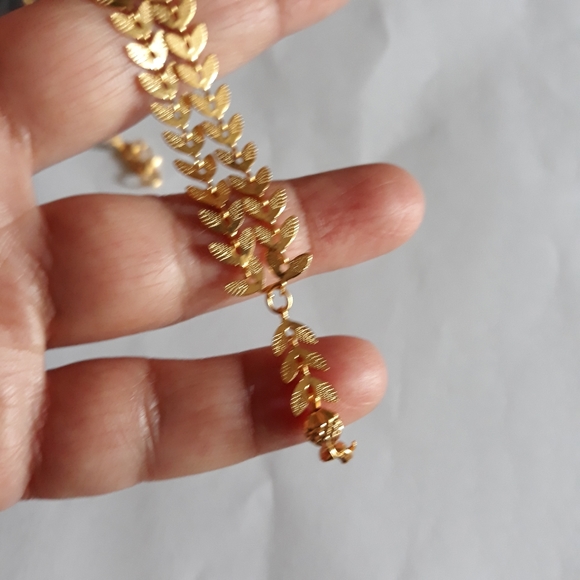 Necklace - Picture 3 of 9